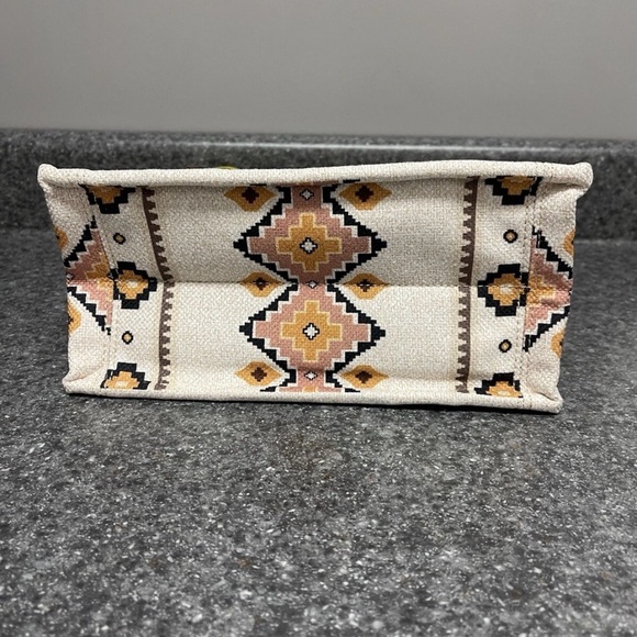 NWT Wrangler Western Boho Aztec Tote Bag/Crossbody + Dustbag WG2202-8120SCF - Picture 6 of 12